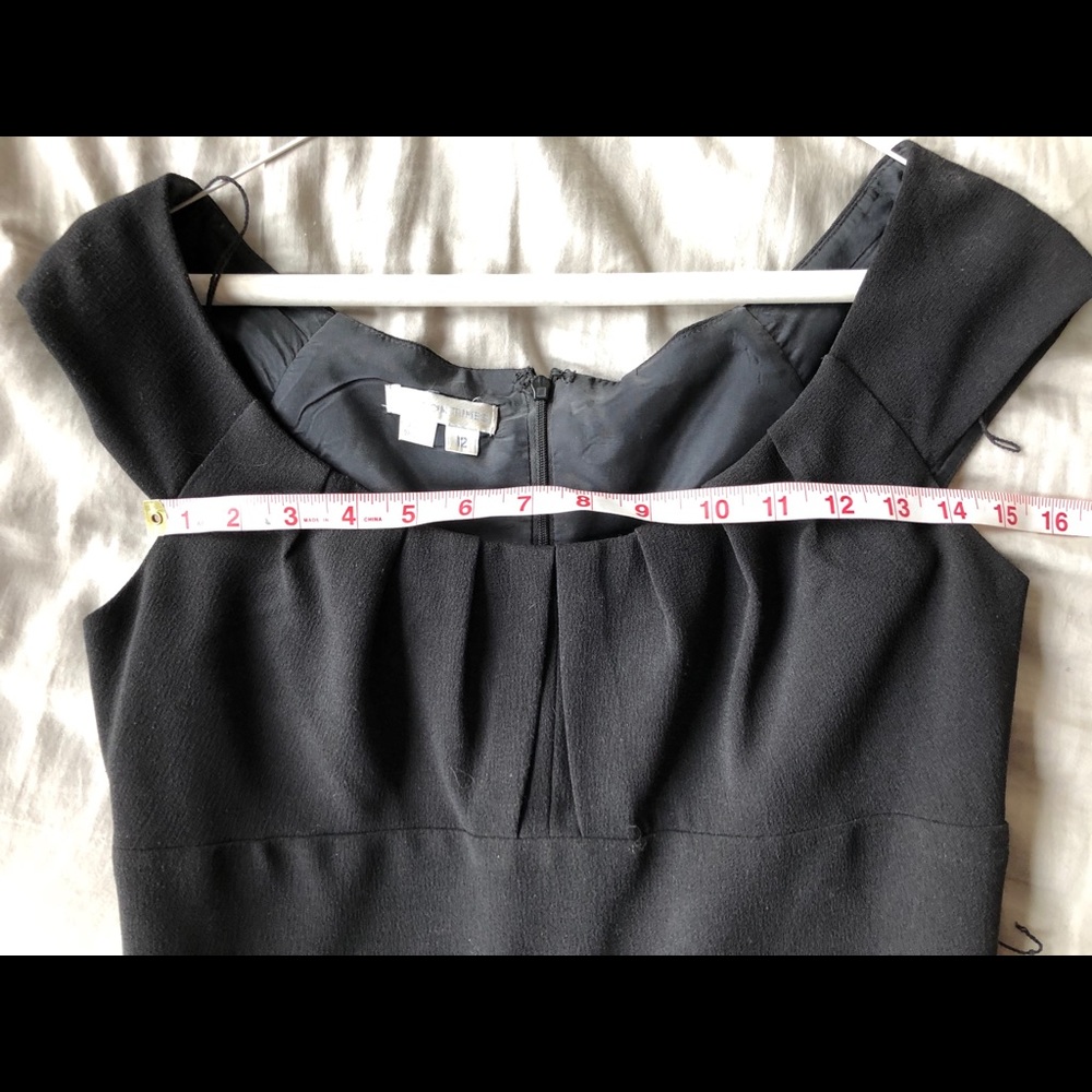 Little (ish) scoop neck black dress - Picture 6 of 8